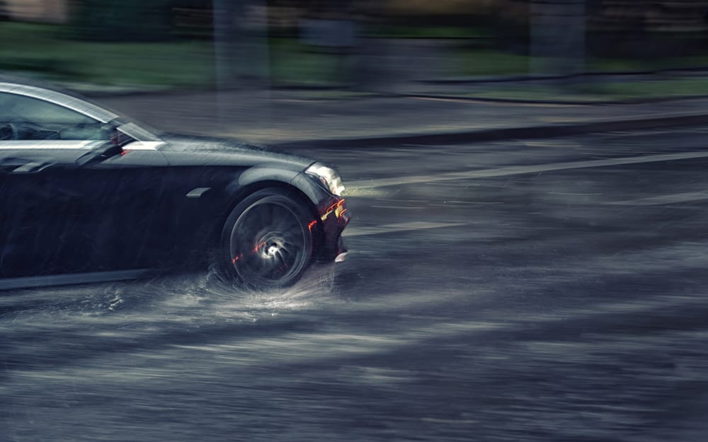 Aquaplaning: wat moet je doen en hoe voorkom je het? post image